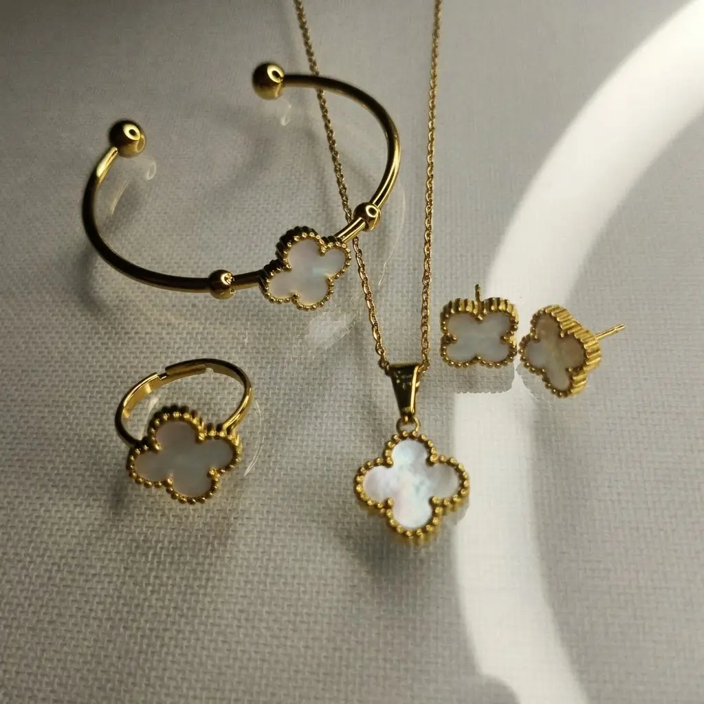 Conjunto Trébol Dorado Rojo