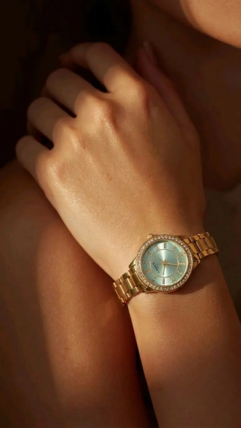 Reloj Dorado con Esfera de color