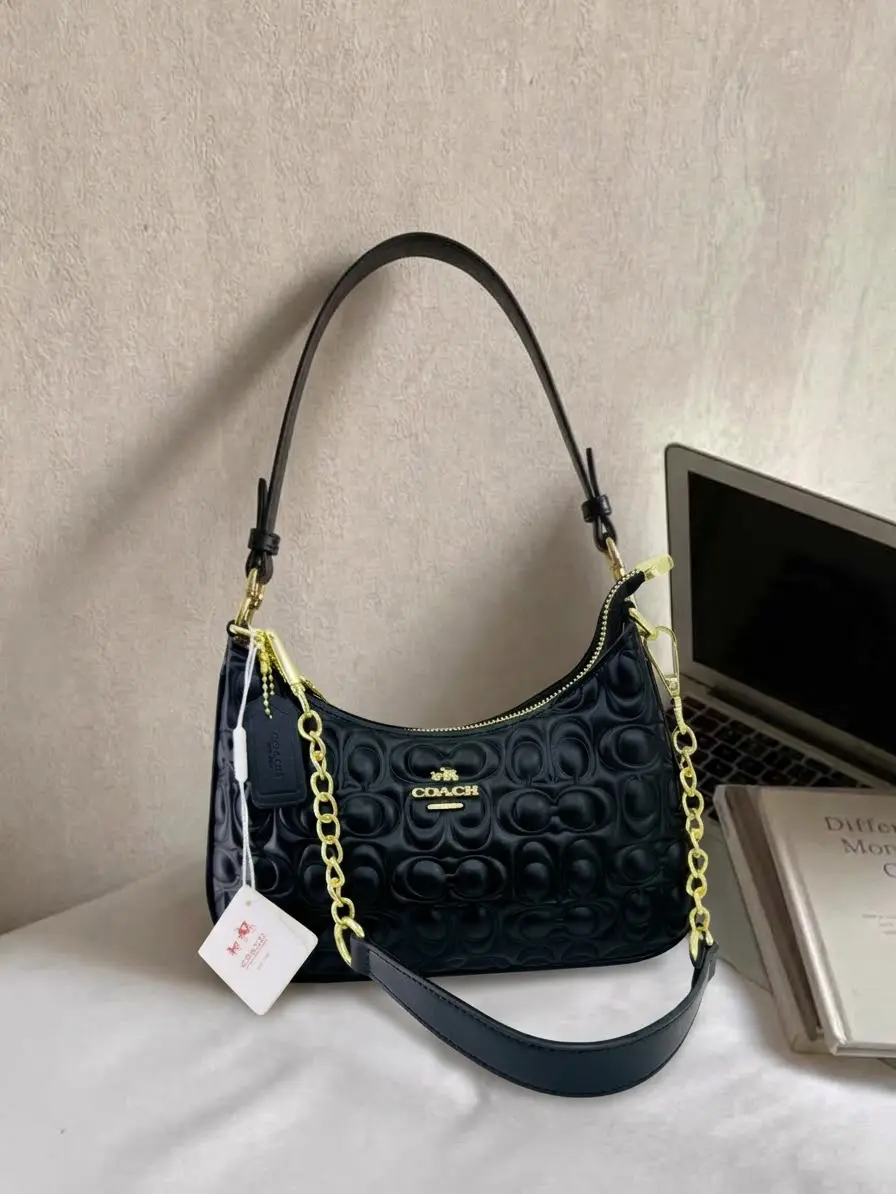 Bolso baguette negro clásico